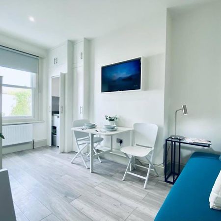 Apt 08 Beachside Beauty Central Studio Steps From Cafes Brighton Exterior foto